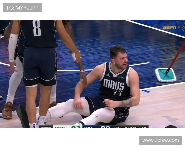 [NBA]东契奇假投真传 海斯心领神会空接暴扣.